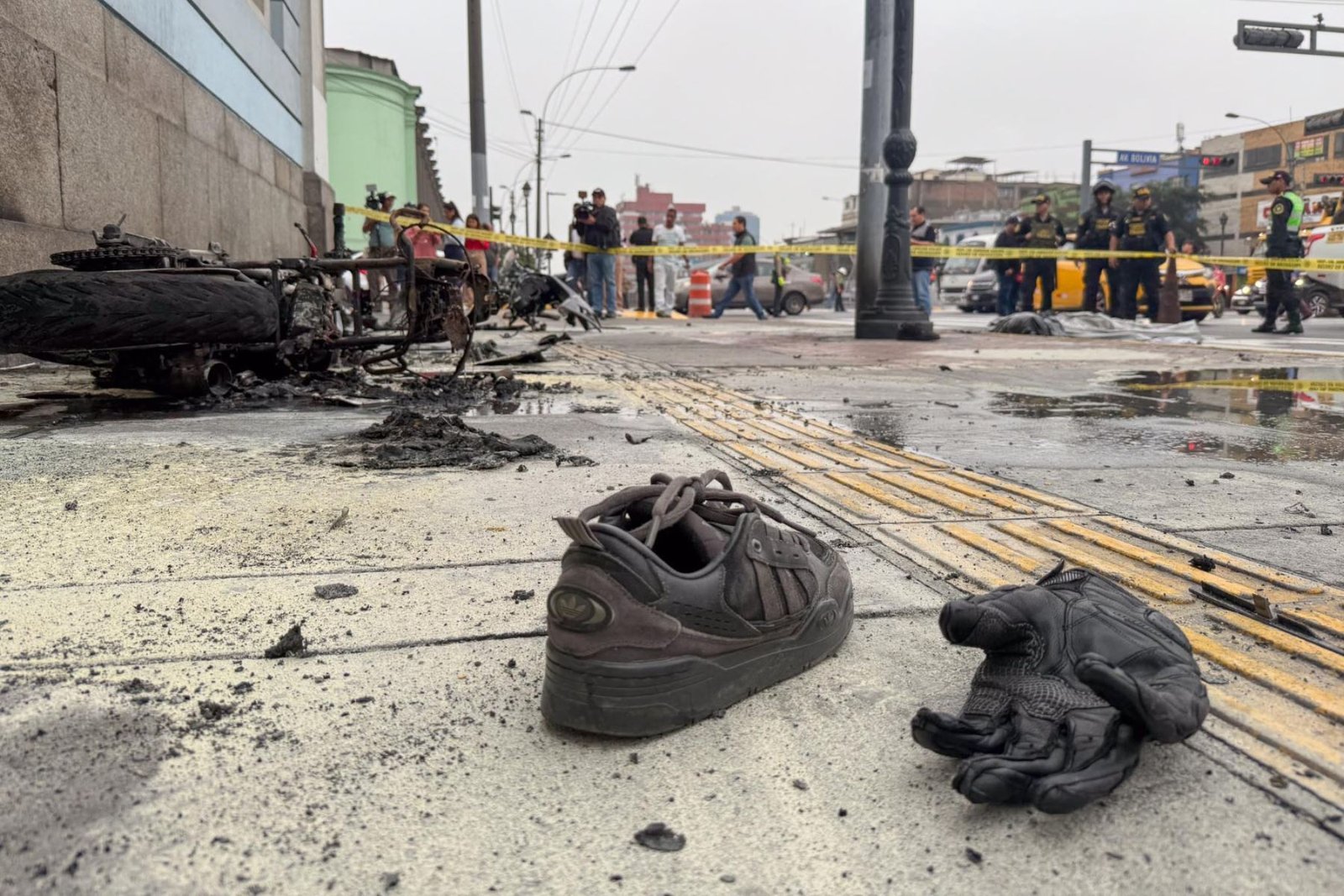 Accidente de motocicleta en la avenida Alfonso Ugarte, en el Cercado de Lima, deja un fallecido