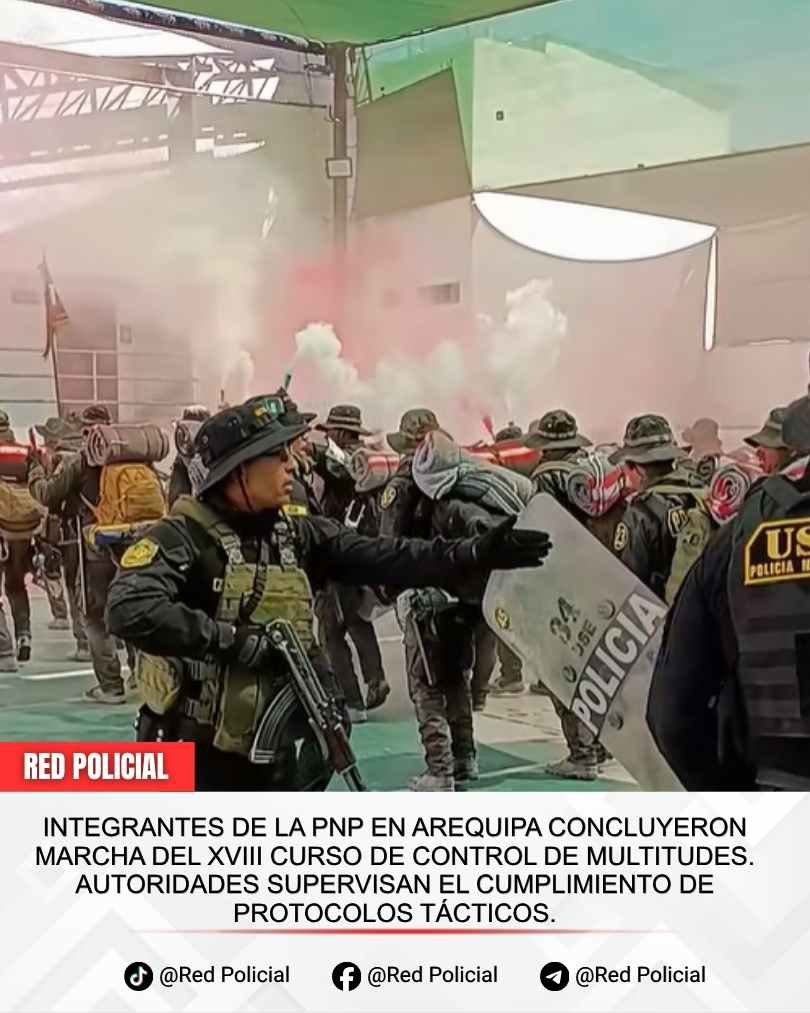 Imagen: Integrantes de la PNP en Arequipa concluyeron marcha del XVIII Curso de Control de Multitudes. Autoridades supervisan el cumplimiento de protocolos tácticos. 
