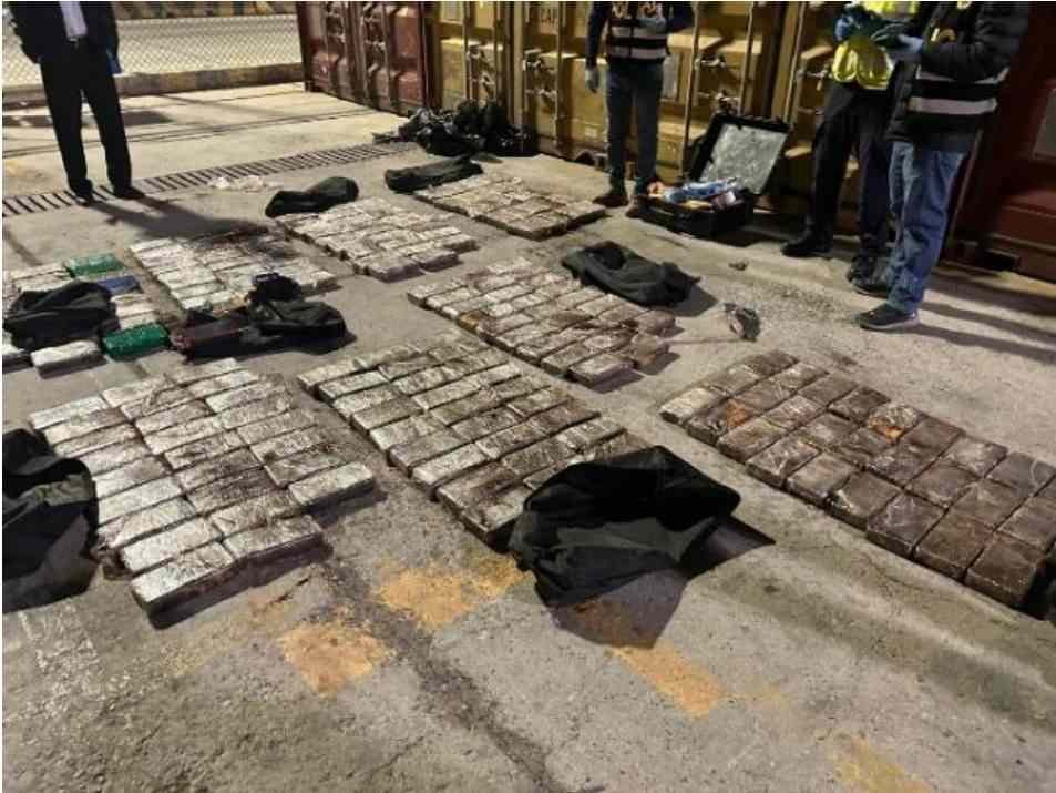 Archivo tipo Imagen sobre: 258 kilos de clorhidrato de cocaína ocultos en un contenedor con destino a España 