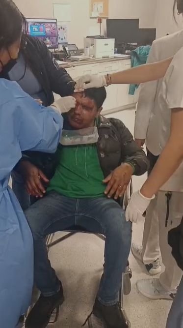 Archivo tipo Imagen sobre: Luis Magallanes en el Hospital de Policía tras ser agredido en la protestas de octubre 2025