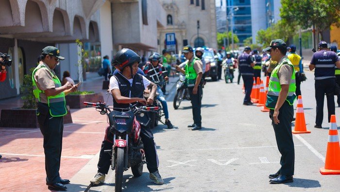 Archivo tipo Imagen sobre: POLICÍAS NO PODRÁN REVISAR EL IMEI DE CELULARES DURANTE CONTROL DE IDENTIDAD, SEGÚN FALLO JUDICIAL 